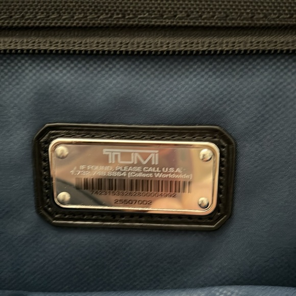 TUMI garment bag and suitcase with shoulder strap. Leather handles. Used once. - Picture 10 of 13